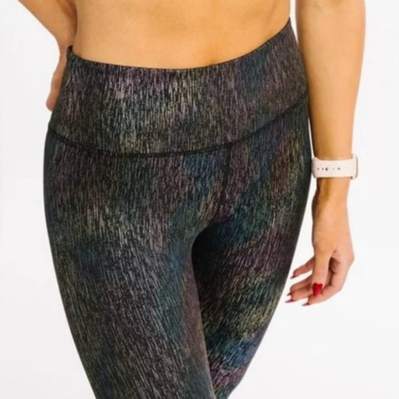 Zyia Active Black Vertical Mirage Light and Tight High Rise 7/8 Leggings Size 12 - Picture 3 of 11